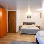 Bed & Breakfast Gory