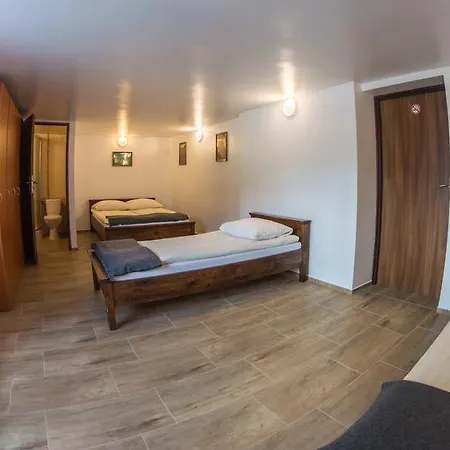 Gory B - Z Widokiem Na Gory Sniadaniami I Sauna 3*